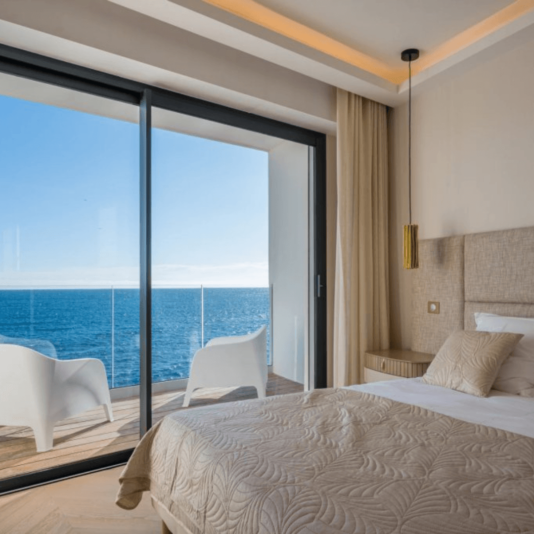 Côte d'Azur Real Estate : Explorez notre sélection de maisons de charme sur la Côte d'Azur.